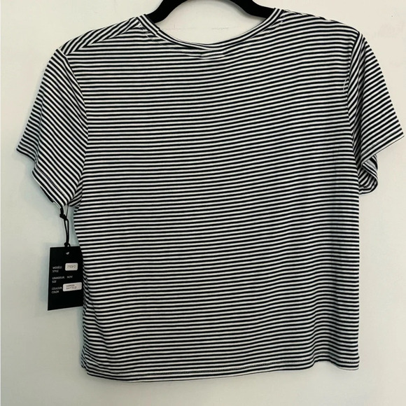 J.O & Co navy and white stripped short sleeve‎ crop t shirt NWT size Medium - Picture 4 of 5